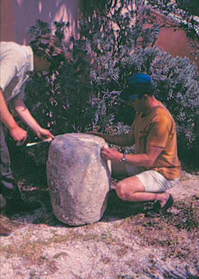 ../images/Other/Bimini/DesmondTreasure/slides/CementPieceOnLand_enh400.jpg